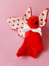 Cargar imagen en el visor de la galería, Murcielago corazones