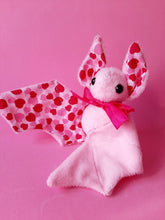 Cargar imagen en el visor de la galería, Murcielago corazones