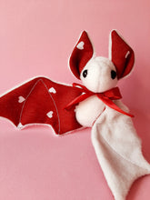 Cargar imagen en el visor de la galería, Murcielago corazones