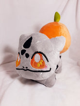 Cargar imagen en el visor de la galería, Bulbasaur halloween naranja
