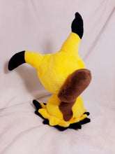 Cargar imagen en el visor de la galería, Mimikyu amarillo
