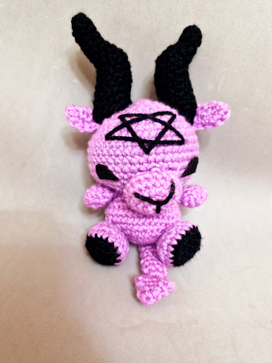 Baphomet lila pequeño